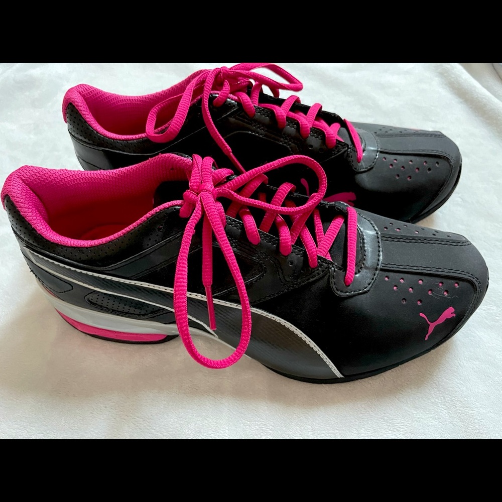 Ladies Puma Running Shoes Size 9